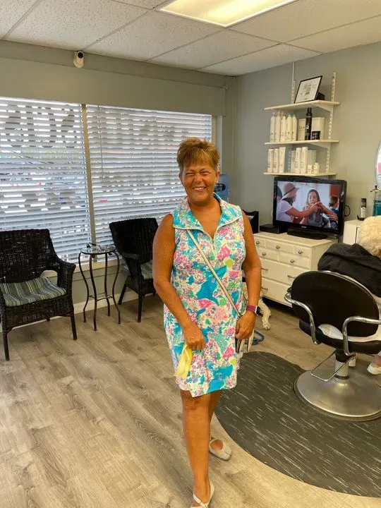 https://cdn.salonspotlight.com/photos/gM2sMXa5QZNwRhPqtjBc/eb7e6ed8-9351-4cf8-9147-f6c75411913f_720x720