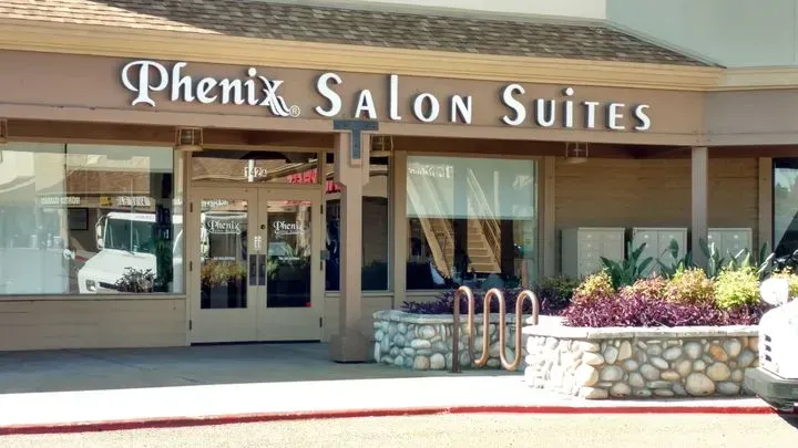 https://cdn.salonspotlight.com/photos/gT8hGTRo1RfX1FDRZPda/e1f490bf-dcd0-4637-800d-6fc6eafc6207_720x720