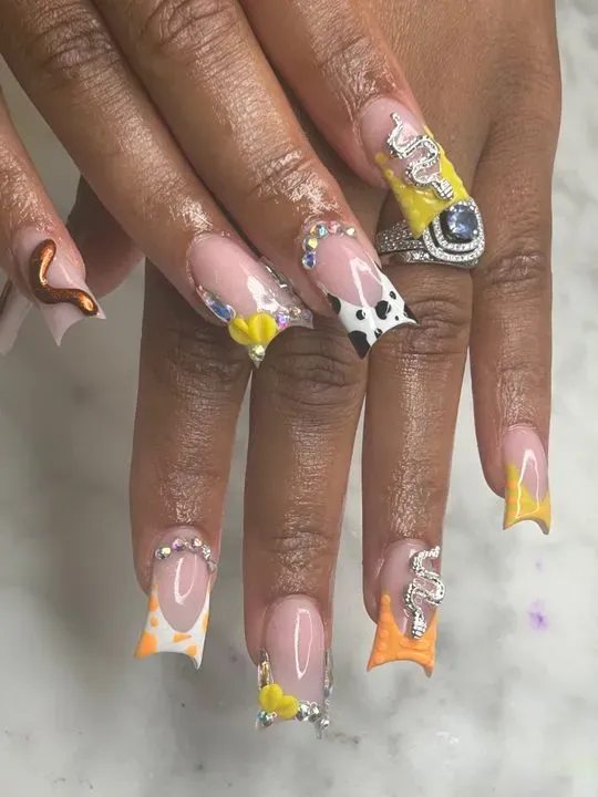 https://cdn.salonspotlight.com/photos/gU86YQXouRJeTDpapM39/3fd3d164-4bc0-435e-b1c2-1a56af9f6a2a_720x720