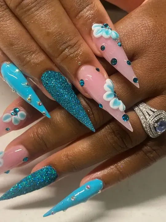 https://cdn.salonspotlight.com/photos/gU86YQXouRJeTDpapM39/d9c5e4ac-4c2f-4f3f-bb3b-55c92e1b1cf4_720x720