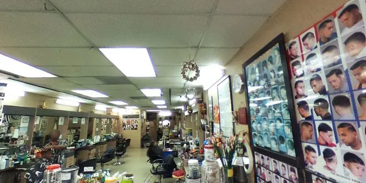 https://cdn.salonspotlight.com/photos/gUPYxpBc0qrZTKo025Fa/8a7bf647-377f-4c18-b9fe-e7c3e2215677_720x720