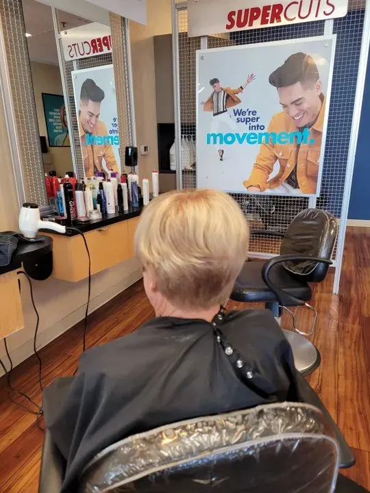 https://cdn.salonspotlight.com/photos/gVv7ClMODO3PwkK17Pi9/752a49f3-4b2f-483f-90ab-c84810bf6652_720x720