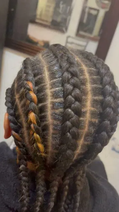https://cdn.salonspotlight.com/photos/gWTuV9SD2ZkMtES5Fw86/3c60ecec-fd53-4e7f-af4c-541d3af9cf30_720x720