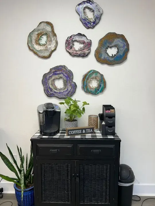 https://cdn.salonspotlight.com/photos/gXGCdMBJ5DqegJ01rahn/bea14249-2559-47d5-b13f-7b0309ed453f_720x720