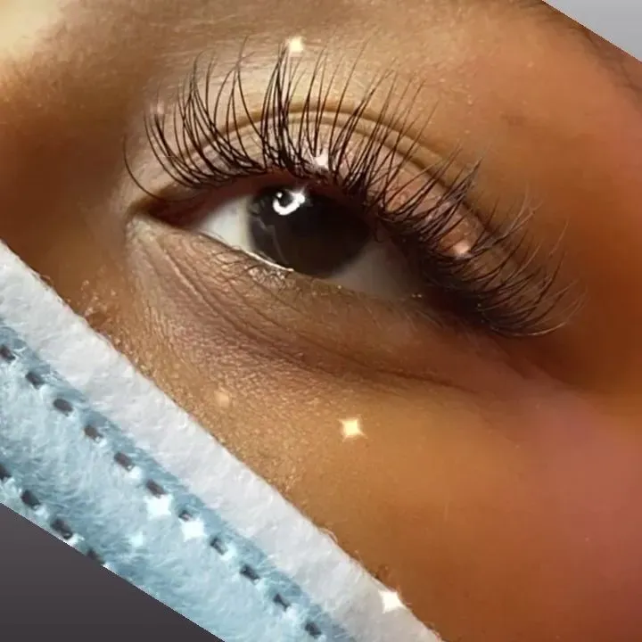 https://cdn.salonspotlight.com/photos/gXwnP8pZAXrNTx2eIhyH/7aaeb526-5258-47d9-8113-0d2a1a31f02f_720x720