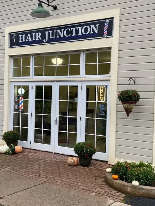 https://cdn.salonspotlight.com/photos/gYhvoqDVA6CVL61utj1j/3536404e-a08f-4ec2-92e0-1c28683d37e5_720x720
