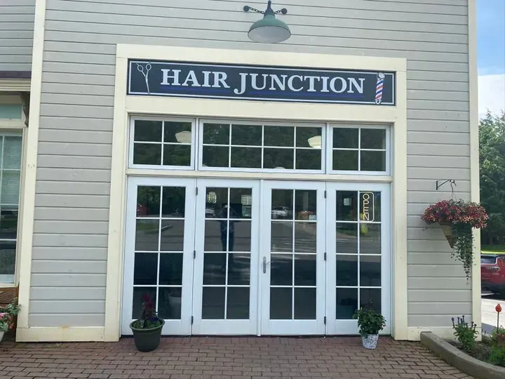 https://cdn.salonspotlight.com/photos/gYhvoqDVA6CVL61utj1j/dfaa184c-a897-442b-8759-501c1e2f667d_720x720