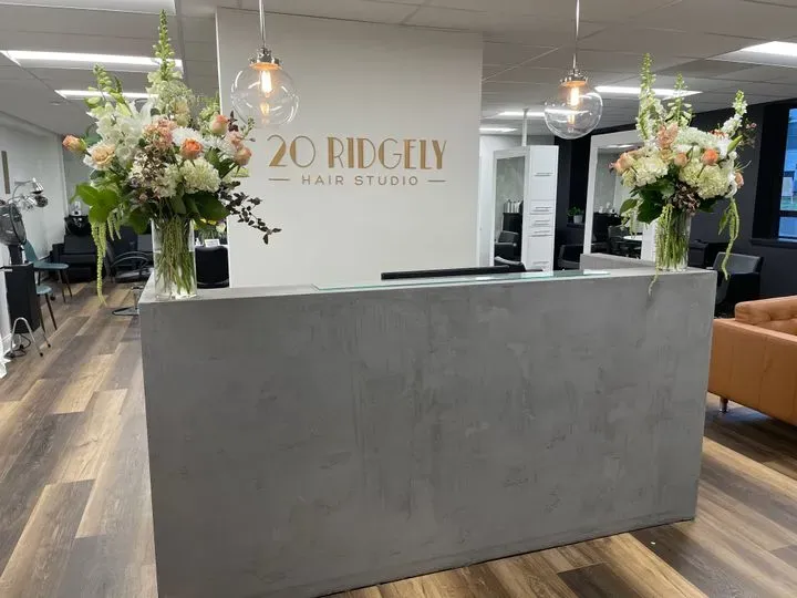 https://cdn.salonspotlight.com/photos/gYjG7J3MWyzp1BwunJfq/cc857af8-703f-4d1a-a601-ec3c39ab5134_720x720