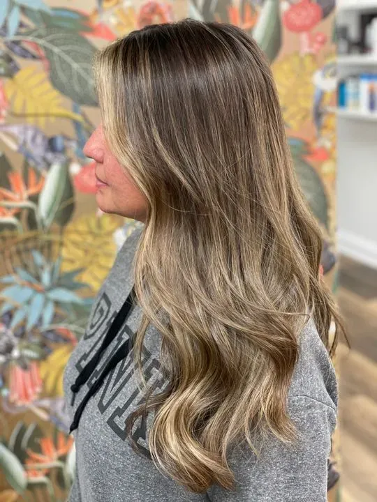 https://cdn.salonspotlight.com/photos/gYjG7J3MWyzp1BwunJfq/fd3ac014-6df5-44d0-8b60-ef281fdd8cb0_720x720