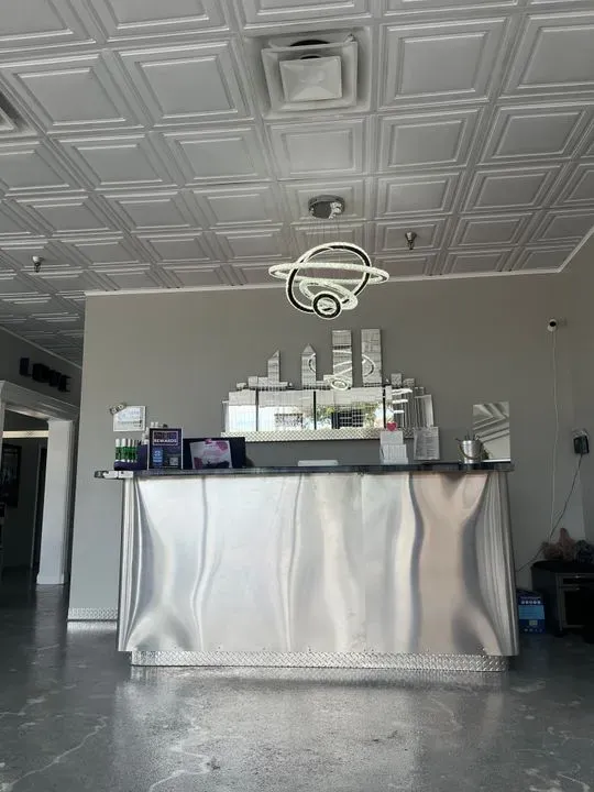 https://cdn.salonspotlight.com/photos/gaFmho100RqM6hJCVtzx/2e33bce0-50ca-4ed0-8104-35262f408aae_720x720