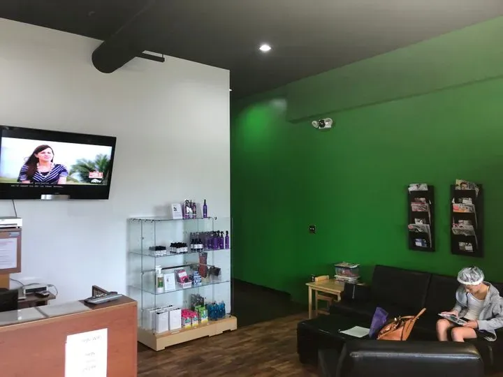 https://cdn.salonspotlight.com/photos/gaJgLdA0kAXVy39nmd9x/eb20e0df-e59d-422c-b9fa-206fb8c96a4f_720x720