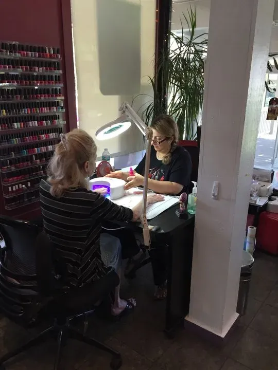 https://cdn.salonspotlight.com/photos/gapEaA73V8ytkv2gaHw0/53e08880-7d4f-47d2-9130-893850c2f061_720x720