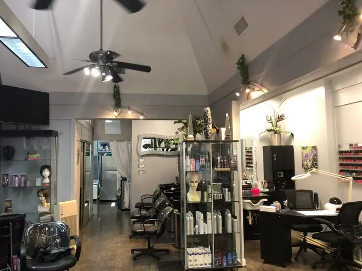 https://cdn.salonspotlight.com/photos/gapEaA73V8ytkv2gaHw0/7fbea820-4927-48bd-b2dc-9849e13eeac2_720x720