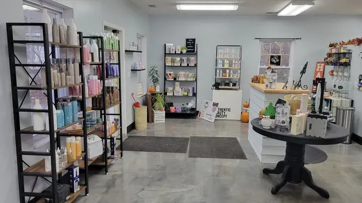 https://cdn.salonspotlight.com/photos/gco6ne4CLbrj7poGzctn/6e8a1ed7-9c22-4e10-91f6-3a278b42558b_720x720