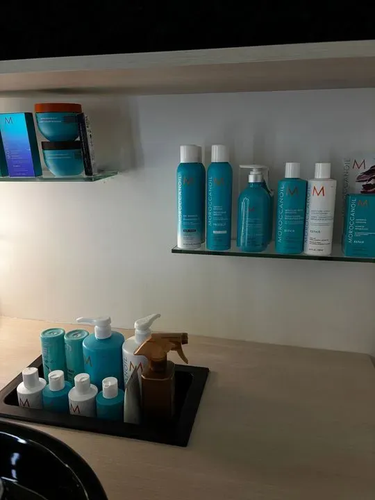 https://cdn.salonspotlight.com/photos/geWqAUwyrsOailuj5r3z/ad7961ed-4ad9-4715-9faa-03d9e5ba2581_720x720