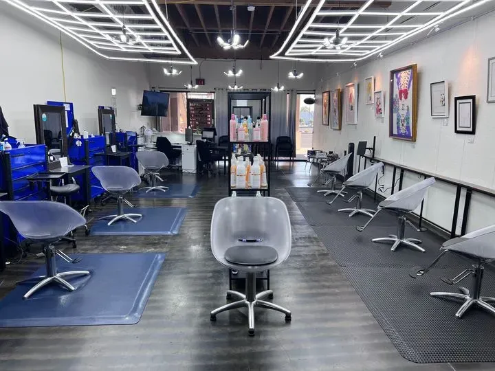 https://cdn.salonspotlight.com/photos/ggYjjLL9QGKfZeI4yTVr/199f00da-3803-4fb7-85fd-a08727f9bfda_720x720