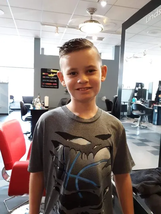 https://cdn.salonspotlight.com/photos/ghggXlcupVT1tipiFugQ/c9ec1f8f-fd9c-4d20-99f0-b250249494a3_720x720