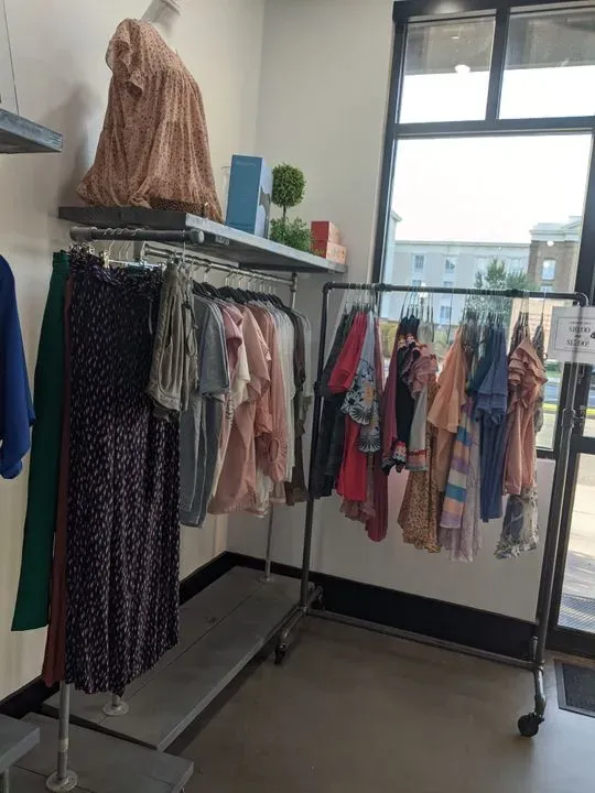https://cdn.salonspotlight.com/photos/giAUcQnH3Cea6SxNHqAi/3eb49ef4-7eaa-45ff-8ce0-cdc35c6f5c07_720x720