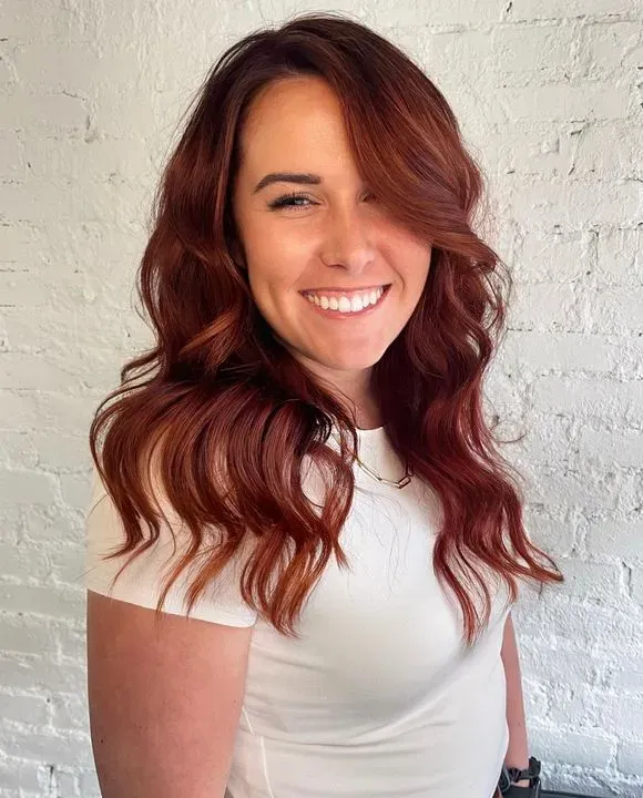 https://cdn.salonspotlight.com/photos/giVp4Z0mmtkWYq2UzR3X/157ae49c-cd27-45e2-b446-e75bee663683_720x720