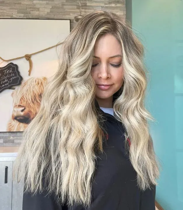 https://cdn.salonspotlight.com/photos/giVp4Z0mmtkWYq2UzR3X/26d56258-3810-43da-ab5e-61c4b0f96169_720x720