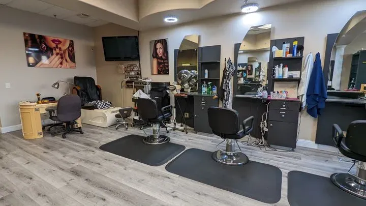 https://cdn.salonspotlight.com/photos/gitosG3AhitMYzausqmP/9f60a59b-685f-4e77-891a-7ae7f6fd6faa_720x720