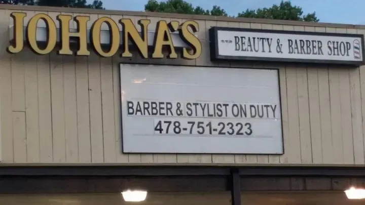 https://cdn.salonspotlight.com/photos/gizrx0uvdCHFFbtNi4fI/28bb2323-e320-4590-9de1-14acd6e9319d_720x720