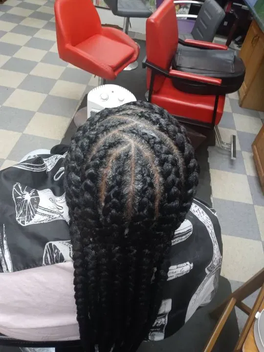 https://cdn.salonspotlight.com/photos/gktBywdpdszf9T6R70WK/0eb5a98e-54e3-49d8-b950-6c9fb17e84c3_720x720