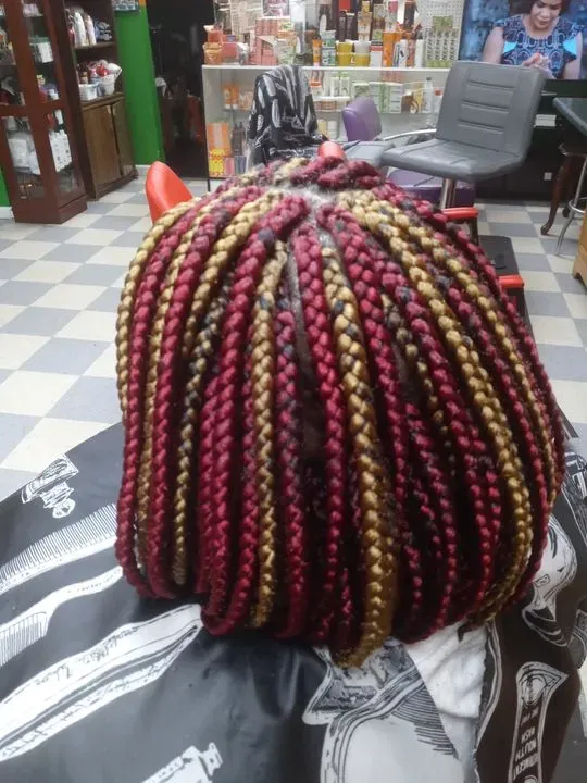 https://cdn.salonspotlight.com/photos/gktBywdpdszf9T6R70WK/2e8bad3d-b0b4-4494-9762-5c13028a1334_720x720