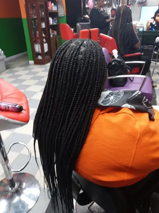 https://cdn.salonspotlight.com/photos/gktBywdpdszf9T6R70WK/9deeab8c-1347-4b70-9c2e-15509c03869c_720x720