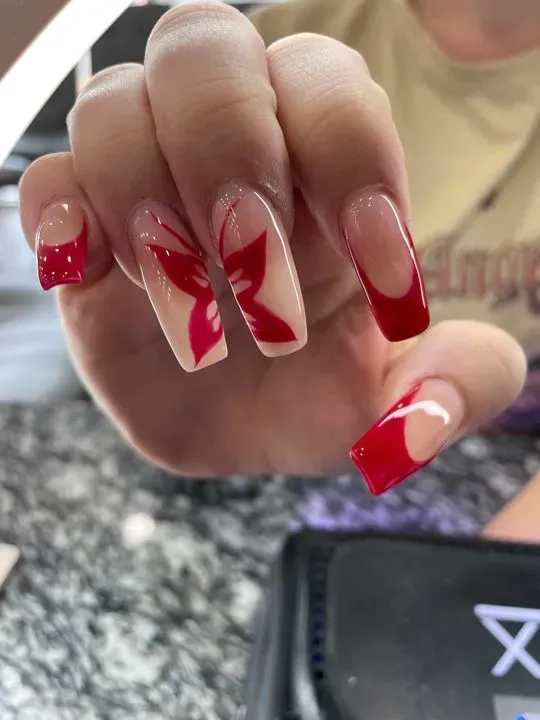 https://cdn.salonspotlight.com/photos/glIzthBKwzwDcgLVeRAE/208ecec6-f34e-48de-ad64-db280662ff5a_720x720