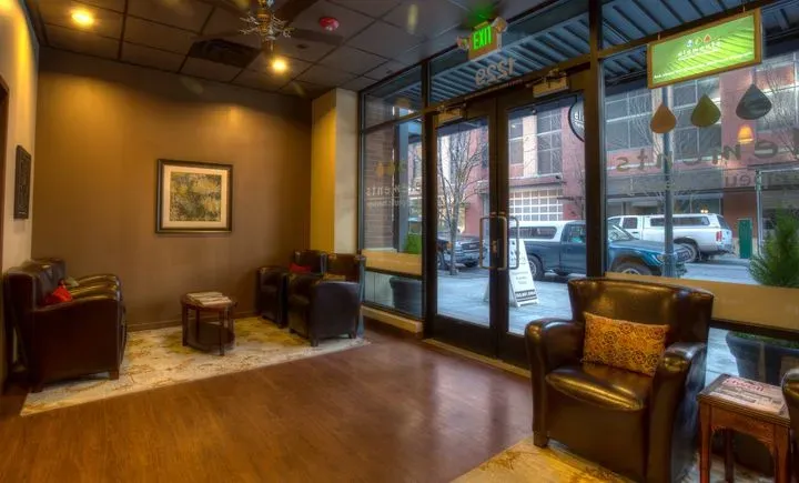 https://cdn.salonspotlight.com/photos/gmNVWlICDMqWTFPFluKn/9bd0a349-034b-4233-b96d-27c02a34138d_720x720