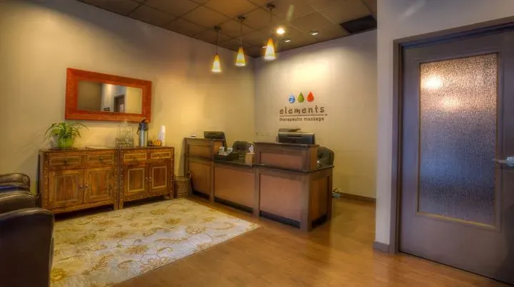 https://cdn.salonspotlight.com/photos/gmNVWlICDMqWTFPFluKn/fd2859d1-8c45-4ca0-af5c-bac0d2561426_720x720