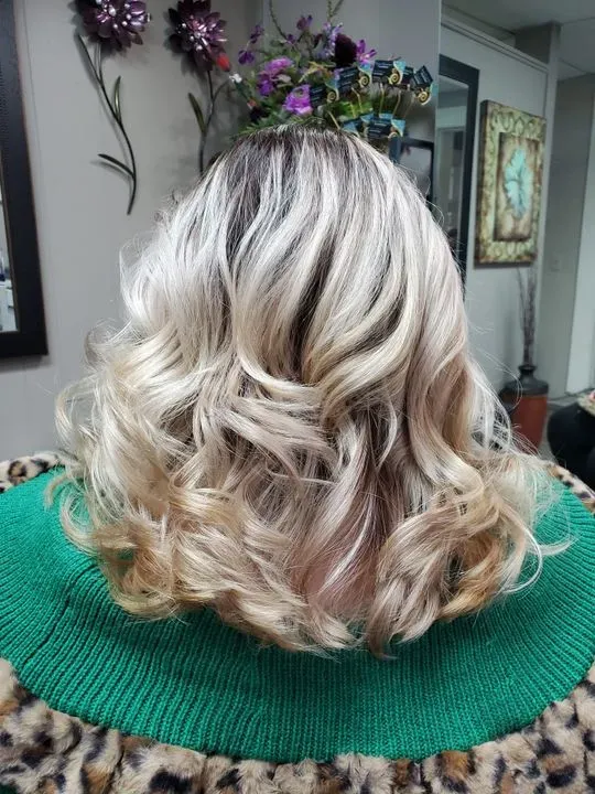 https://cdn.salonspotlight.com/photos/gmV0jJiiM1RYd2S2lpLG/2fb20d0a-44a2-47b9-94c3-1f4870acf7ad_720x720