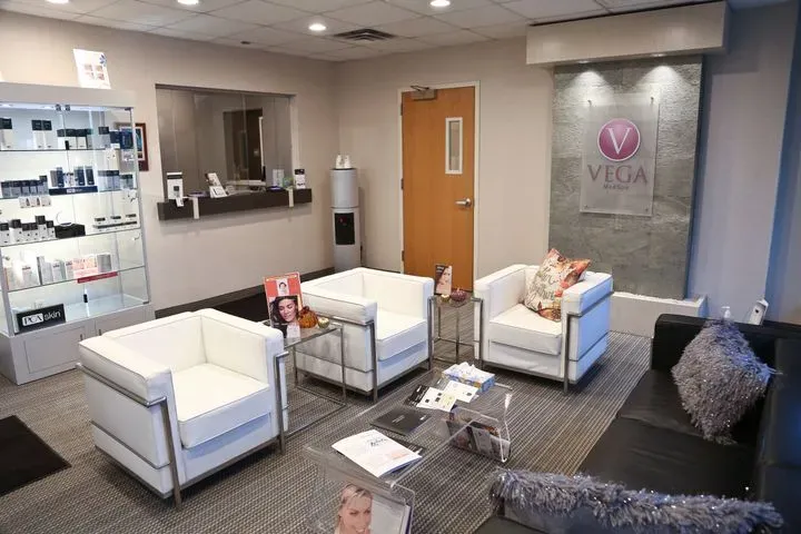 https://cdn.salonspotlight.com/photos/gn49PFE6WVFbBVifMzms/2aa14111-f657-4226-bfa5-9a23bd1c4a4c_720x720