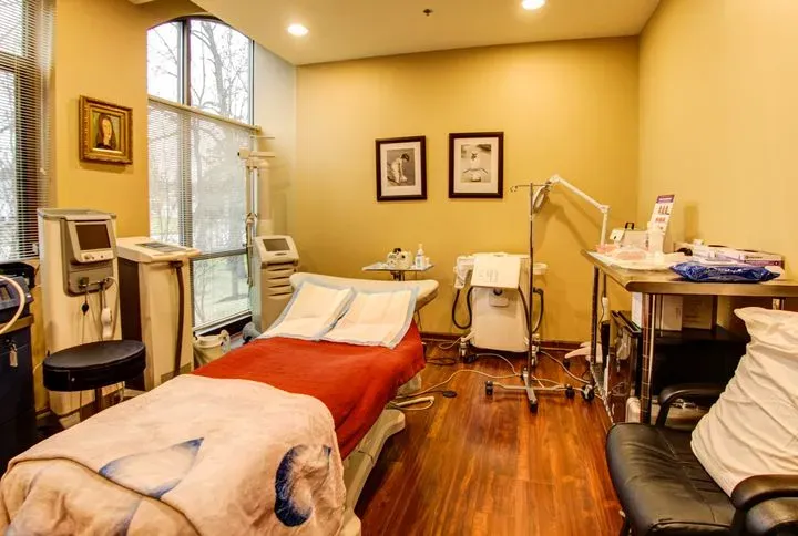 https://cdn.salonspotlight.com/photos/gnDZVXQFhXQxDZnUCQKY/7740a10c-c750-4482-9969-ab01cdc52515_720x720