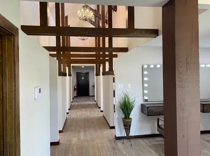 https://cdn.salonspotlight.com/photos/goI3jGdKCFHX6bdfiB7E/93fcc7c1-ba6b-4883-82ec-d6a2262fcf5b_720x720