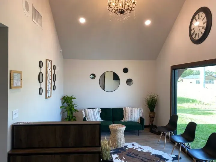 https://cdn.salonspotlight.com/photos/goI3jGdKCFHX6bdfiB7E/d965159e-c567-415c-a391-5eda48f68cd1_720x720