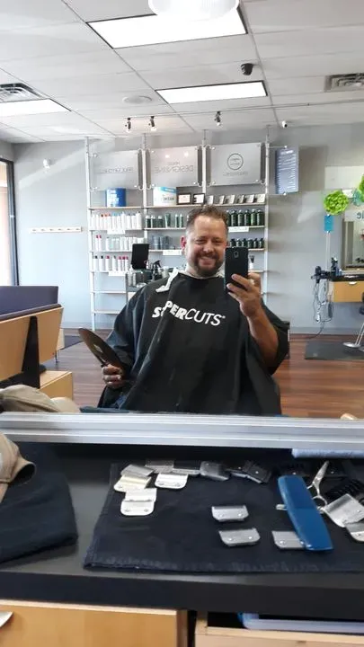 https://cdn.salonspotlight.com/photos/gopGzRLw6YKzqVJ9i4GX/858aa6eb-c497-4aac-b37f-3c8702dc406b_720x720