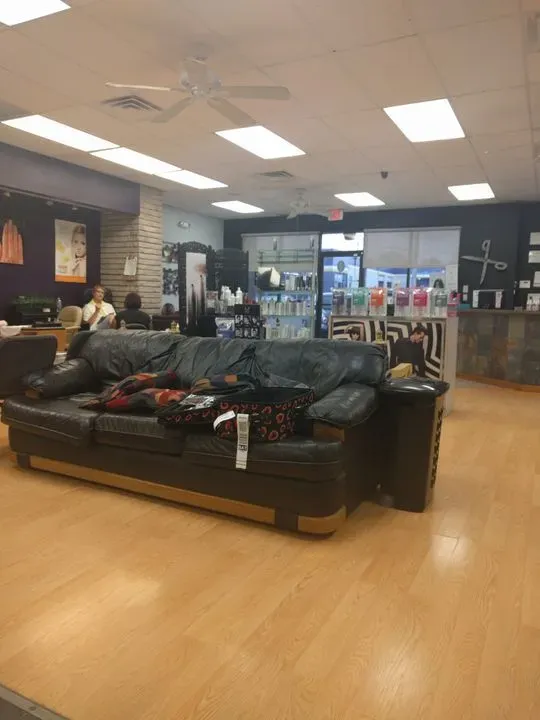 https://cdn.salonspotlight.com/photos/gp79TYyZWZPJytJ2Ywzq/4d627b20-91e2-4291-b0bc-9dd8936627fc_720x720