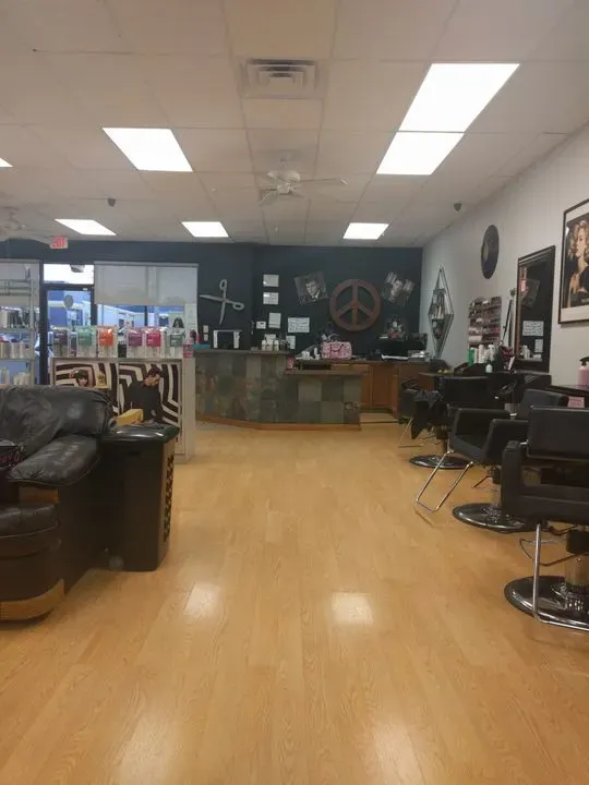 https://cdn.salonspotlight.com/photos/gp79TYyZWZPJytJ2Ywzq/58ddef5f-bc3d-421b-8805-f40d5c66b7de_720x720
