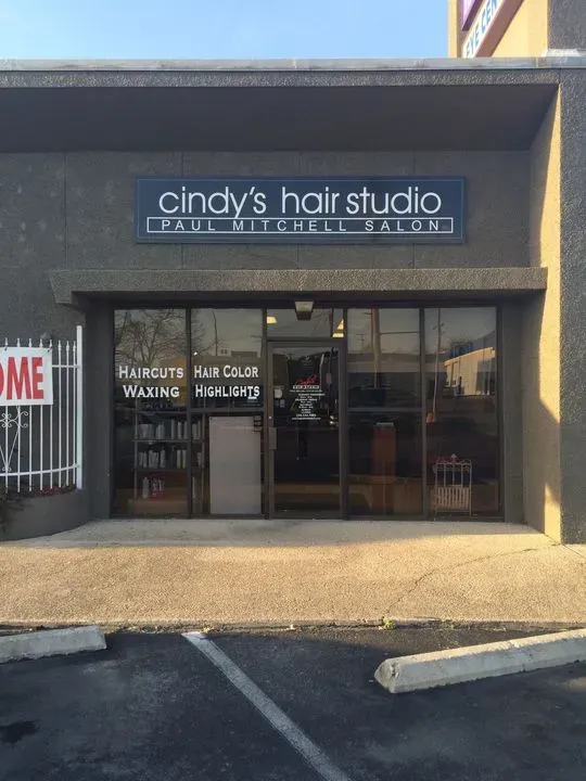 https://cdn.salonspotlight.com/photos/gp79TYyZWZPJytJ2Ywzq/ae4604a6-b325-4cca-9d40-b76645bdcd5e_720x720