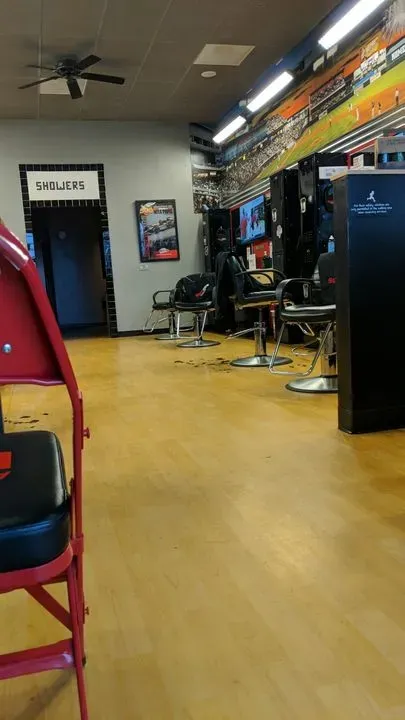 https://cdn.salonspotlight.com/photos/gqQvKemnPgmKNxx7Jdfh/33d805b7-a0fe-4cd5-9cd1-5a46eedb45f9_720x720