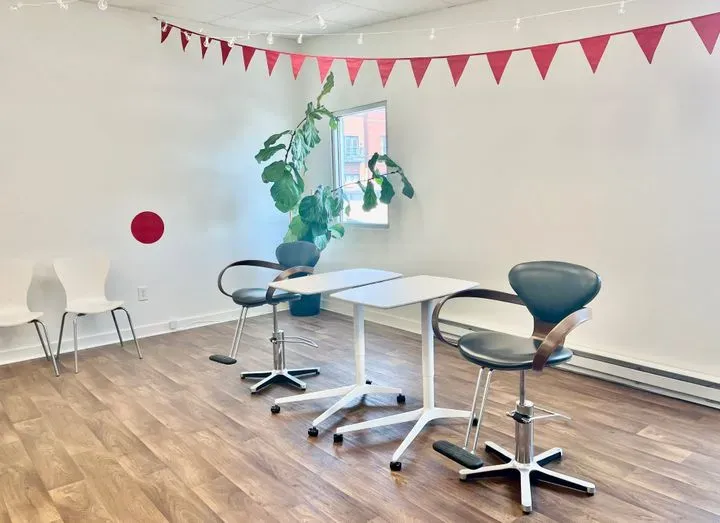 https://cdn.salonspotlight.com/photos/grtUD3m1drvYJUhlZF4L/44f38758-4072-4661-a85e-08279f3430f4_720x720