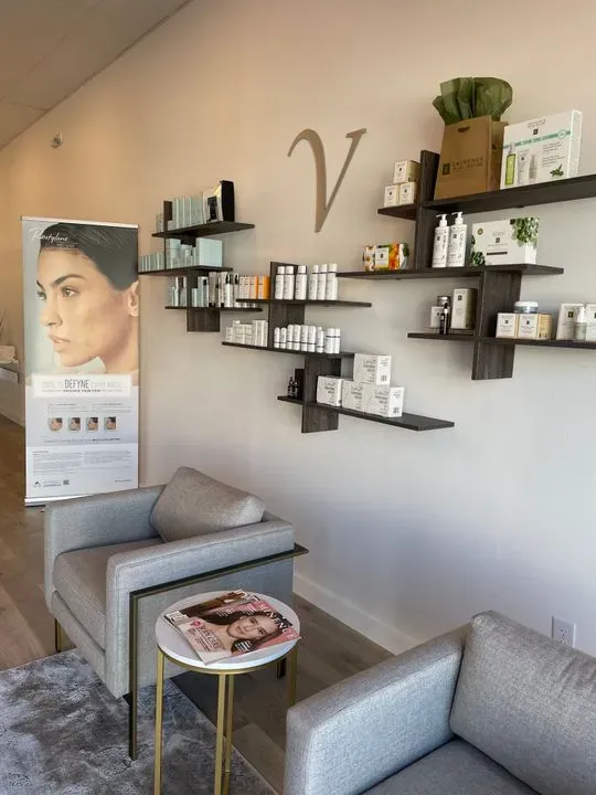 https://cdn.salonspotlight.com/photos/grxWWDu5im9J0GtptPcg/2f1c00c9-9546-4d16-a02c-66bf7a53af25_720x720