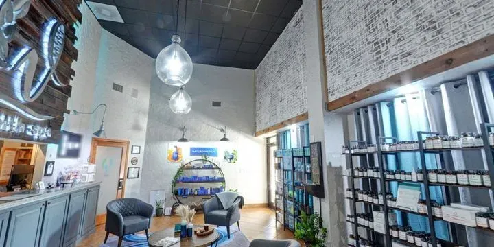 https://cdn.salonspotlight.com/photos/gueHqzclZIOL7g5qxxDm/3b3bab2e-0d7d-40a1-aada-ccd3a20667b3_720x720