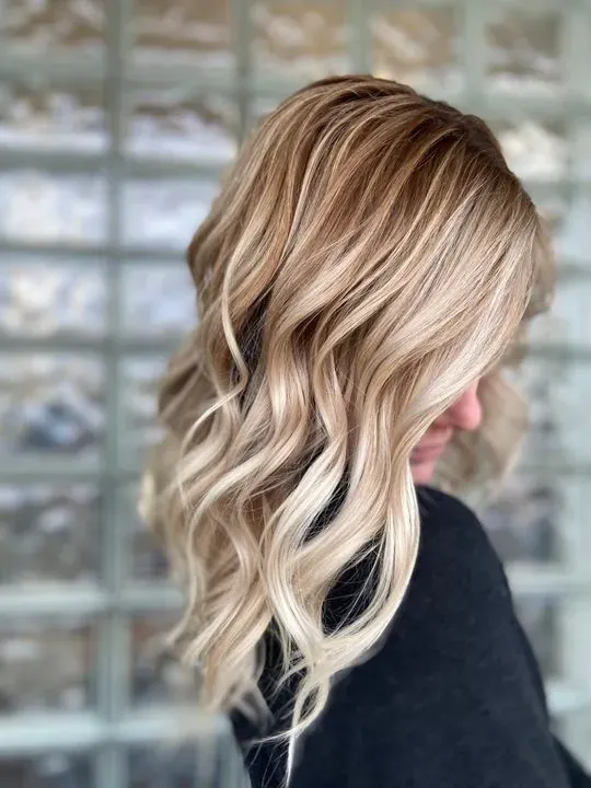 https://cdn.salonspotlight.com/photos/gxUYAGN9ujuang7s0YLd/3e74e7c0-ee92-441b-96c5-53c5931f6b9a_720x720
