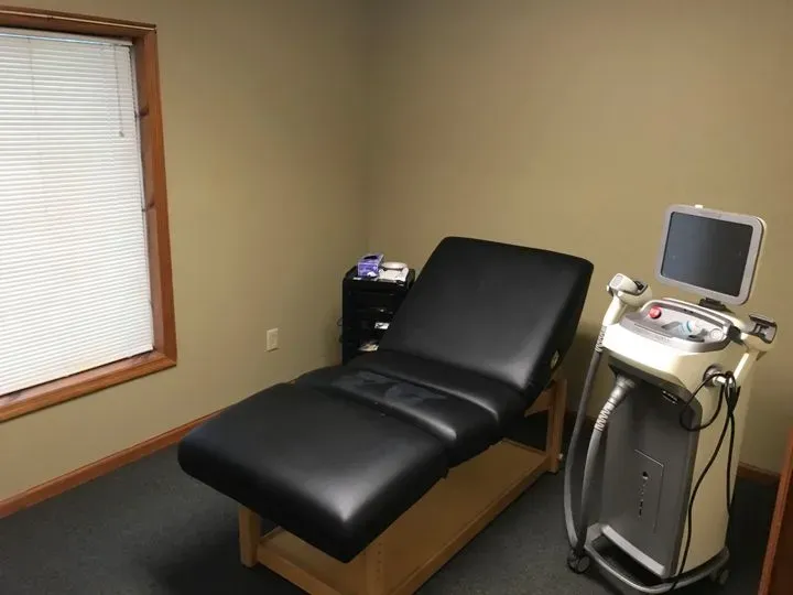 https://cdn.salonspotlight.com/photos/gyKMkzxgE6l2rD4wv4qs/b85d4518-c5b4-4313-93ea-0cbf531a83f2_720x720