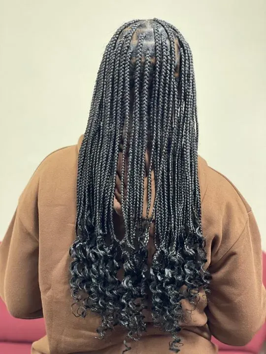https://cdn.salonspotlight.com/photos/gydfSJb1xP1jVjOGGojB/b4e2bab0-7ad7-4da3-8f28-d86c9441ef6b_720x720