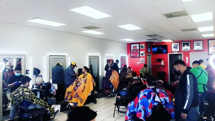 https://cdn.salonspotlight.com/photos/gzs1brWPF1AkdHSN1Jbv/5c5627de-284a-4aaf-8d73-21634bc7caa5_720x720