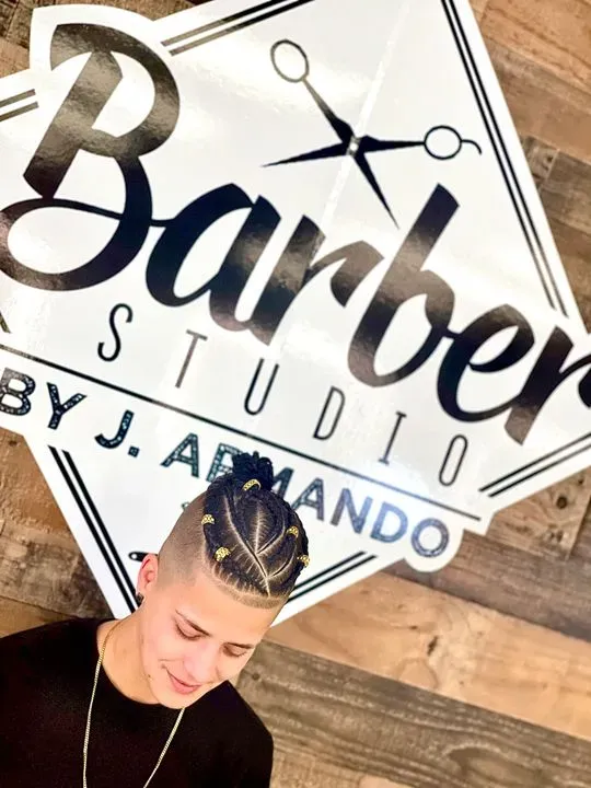 https://cdn.salonspotlight.com/photos/gzs1brWPF1AkdHSN1Jbv/f813104b-0f0a-4c4b-b865-638922433aeb_720x720